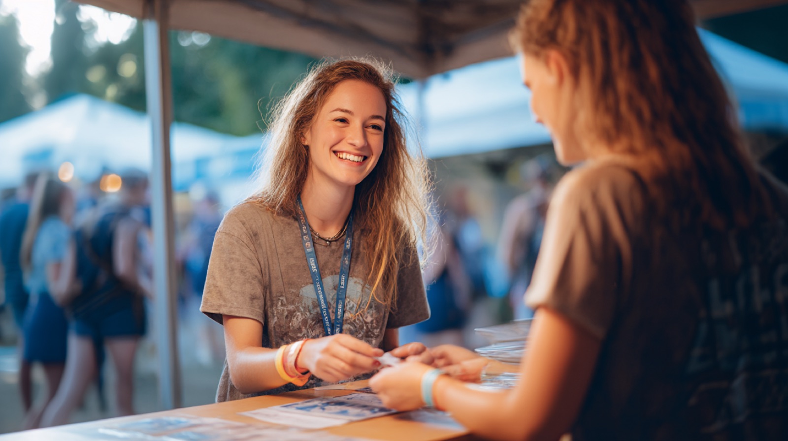 Freiwillige erhält Bändeli an der Kompensationsausgabe